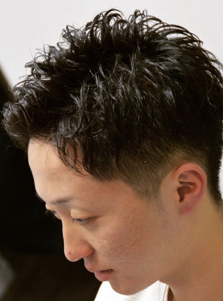 フェードカット ローフェード　刈り上げ　メンズ　髪型　ヘアカタログ