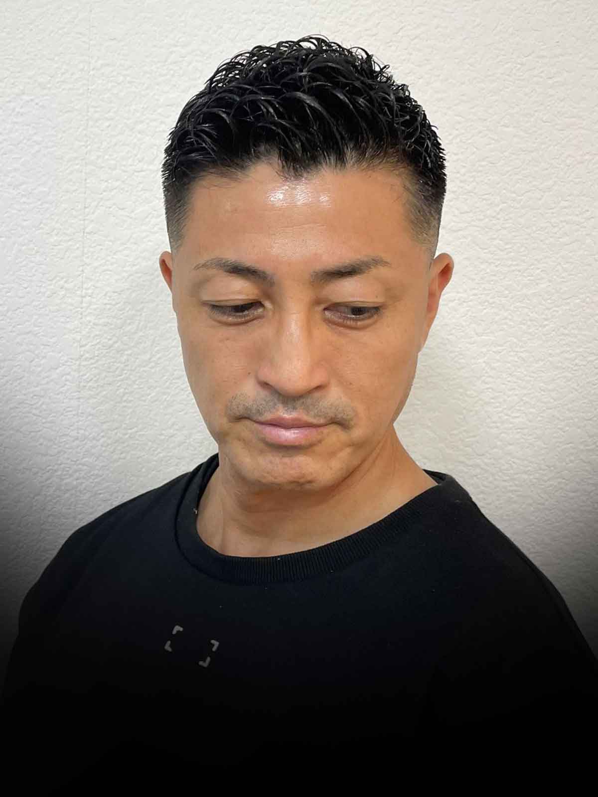 フェードカット バーバースタイル 髪型 ヘアカタログ ヘアスタイル アイロンパーマ 濡れパン